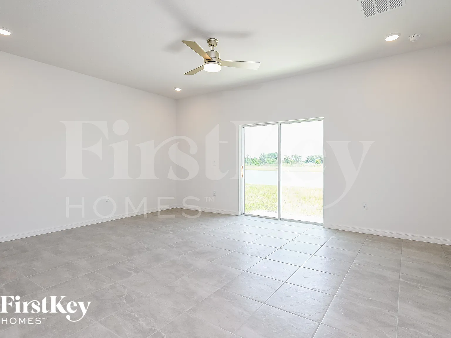 5 bed, 2.0 bath, 2210 sqft, $2,410 — Photo 3