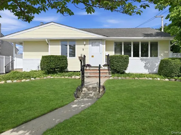 61 Hunter Lane, Hicksville, NY 11801