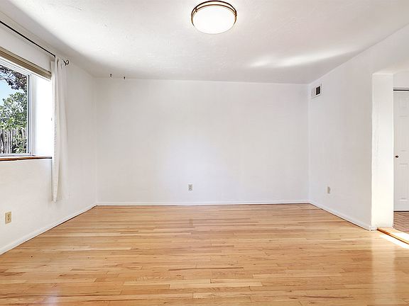 4th image of 530 Franklin Ave #A