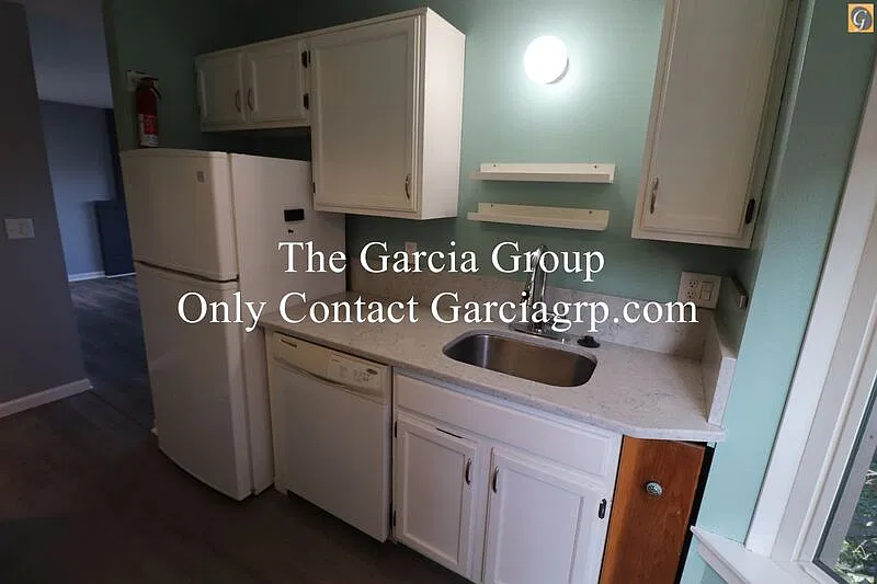 2 bed, 1.5 bath, 877 sqft, $2,100 — Photo 3