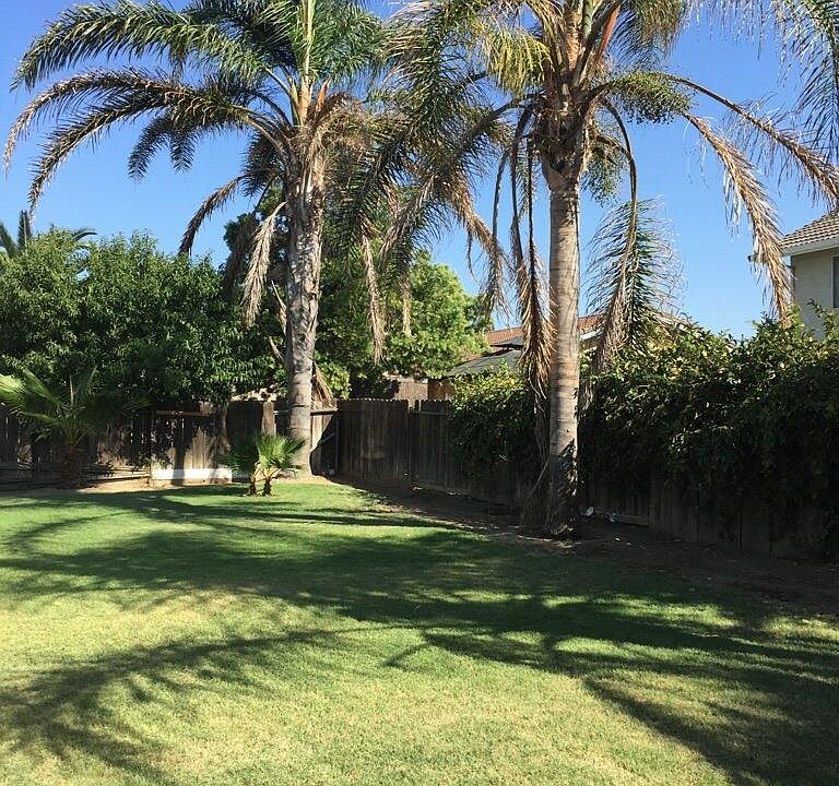 2nd image of 1015 Santa Barbara St