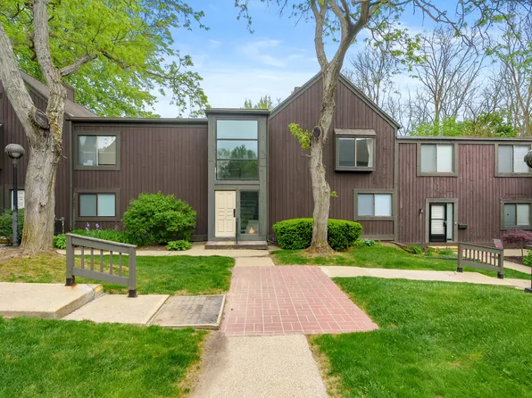 150 Carberry Hill Ct APT D, Kalamazoo, MI 49006