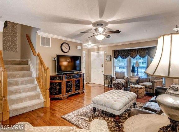 4th image of 350 Honeylocust Ct