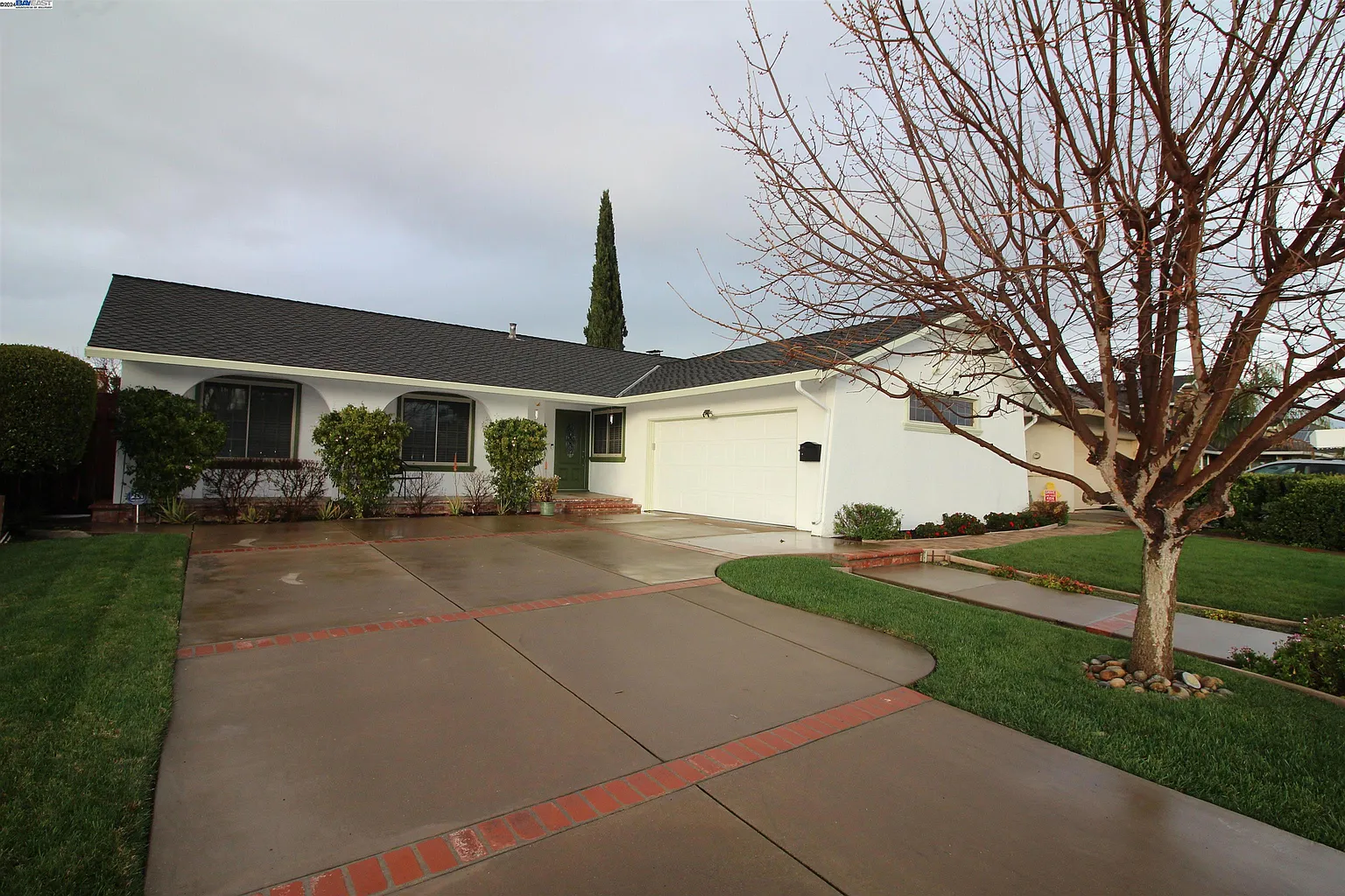 546 Brookfield Dr photo 1