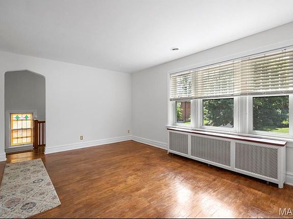 3rd image of 1102 Moorlands Dr #2nd