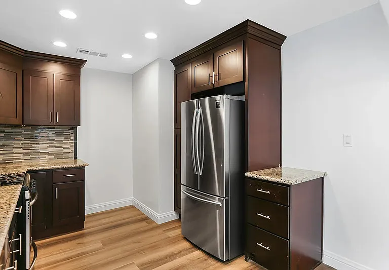 420 N Batavia St — Photo 2