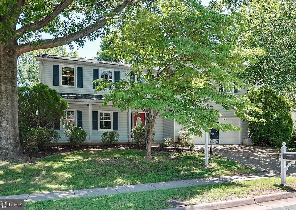 Welcome to 14422 William Carr Ln in Newgate!