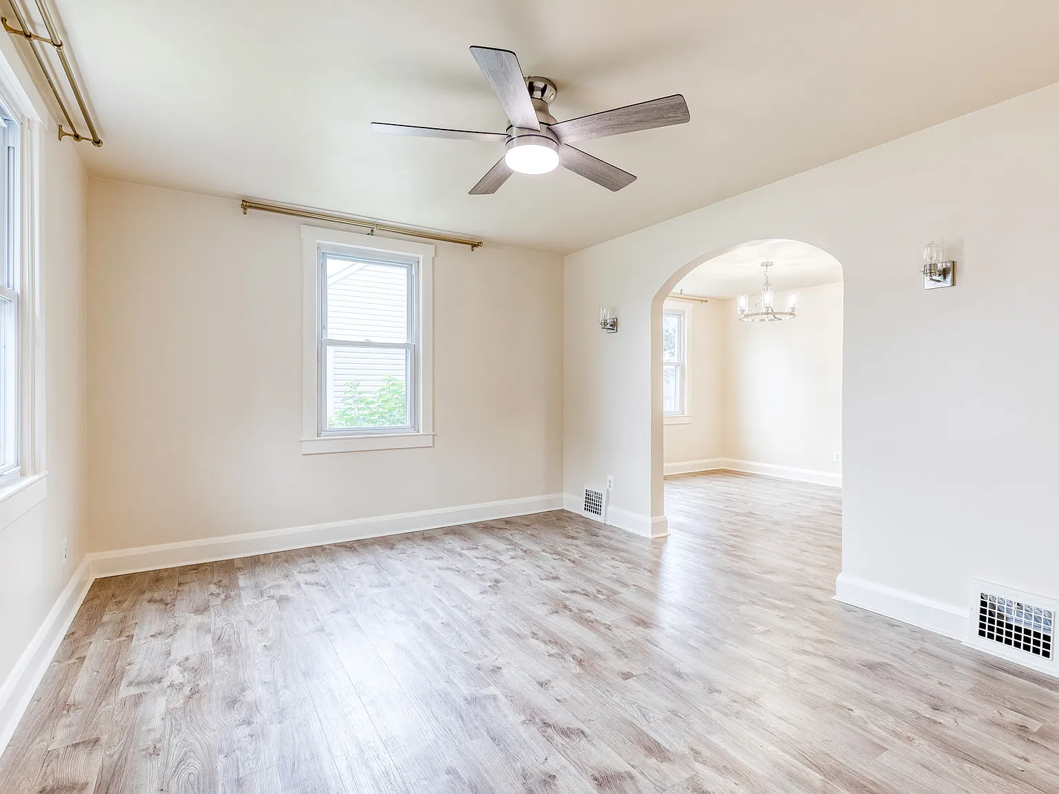4 bed, 1.5 bath, 1140 sqft, $2,600 — Photo 4