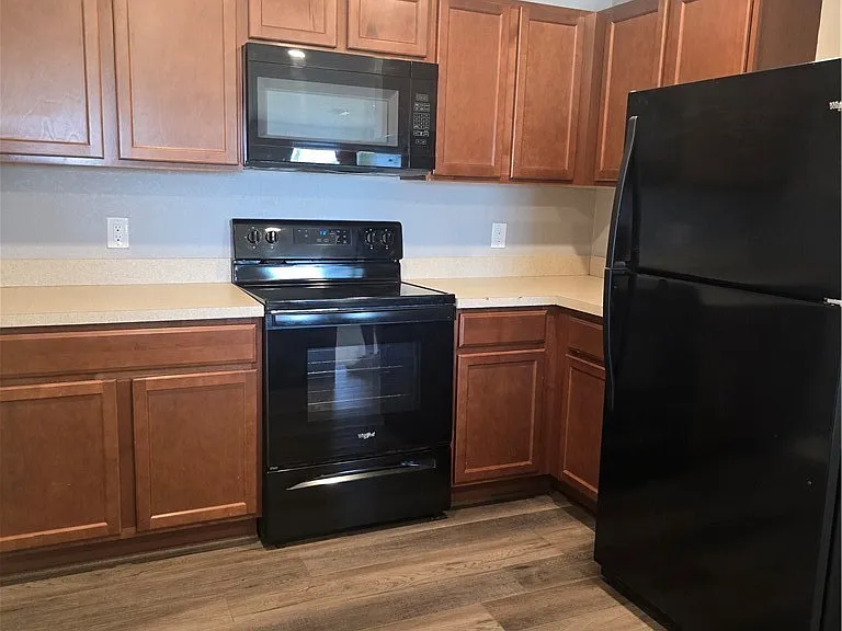 2122 NE 13th Pl — Photo 11