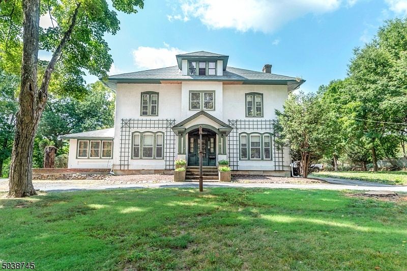 1st image of 424 Vreeland Ave