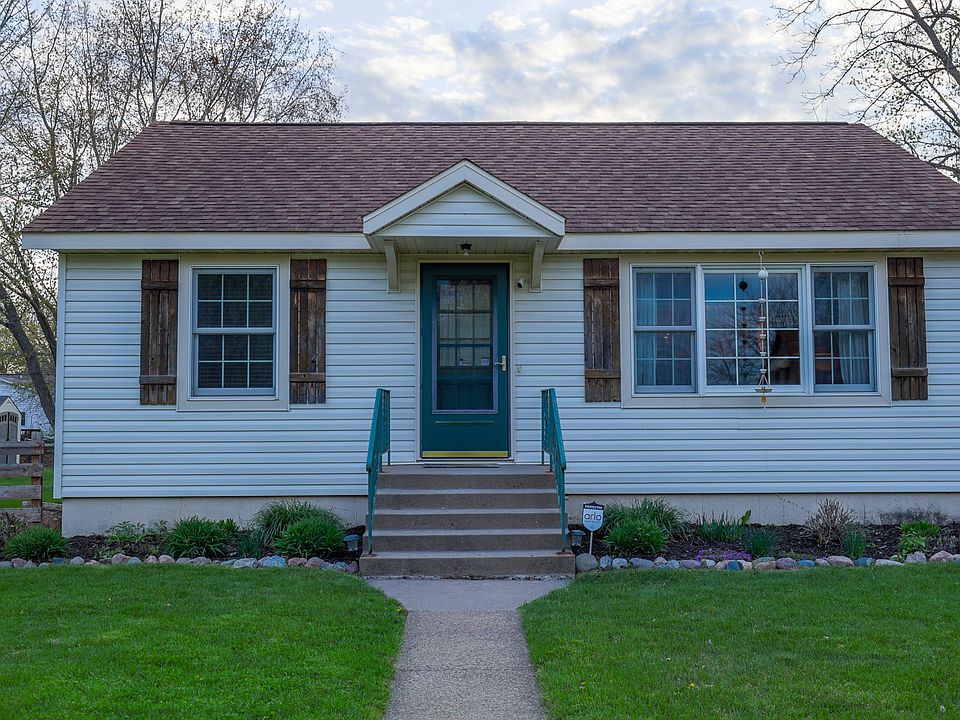 1st image of 718 Maple Street