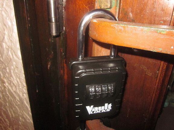 4th image of 1222 W Jarvis Ave APT 1S