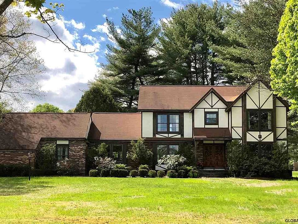 1st image of 14 Orchard Dr