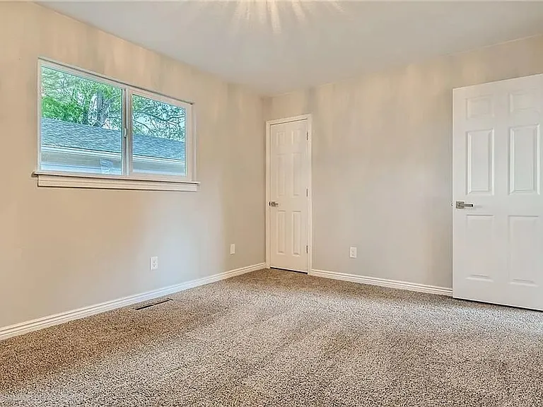1603 Carmel Dr — Photo 5