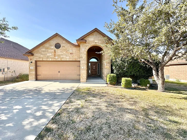 3383 Vineyard Trl — Photo 1