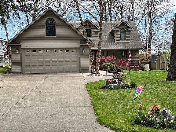 5th image of 3360 N Lakeside Dr