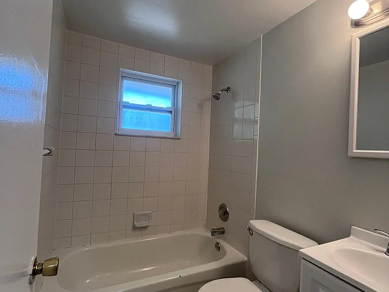 512 66th Ave W #B — Photo 8