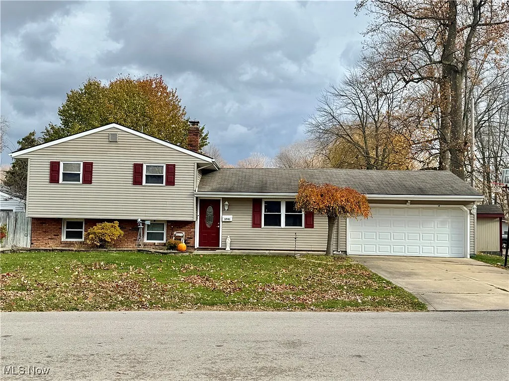 5741 Beech Dr photo 1