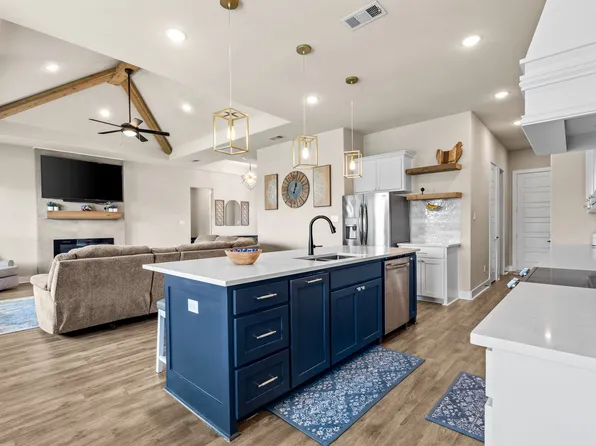 304 Parkwood Dr, Lakewood Village, TX 75068