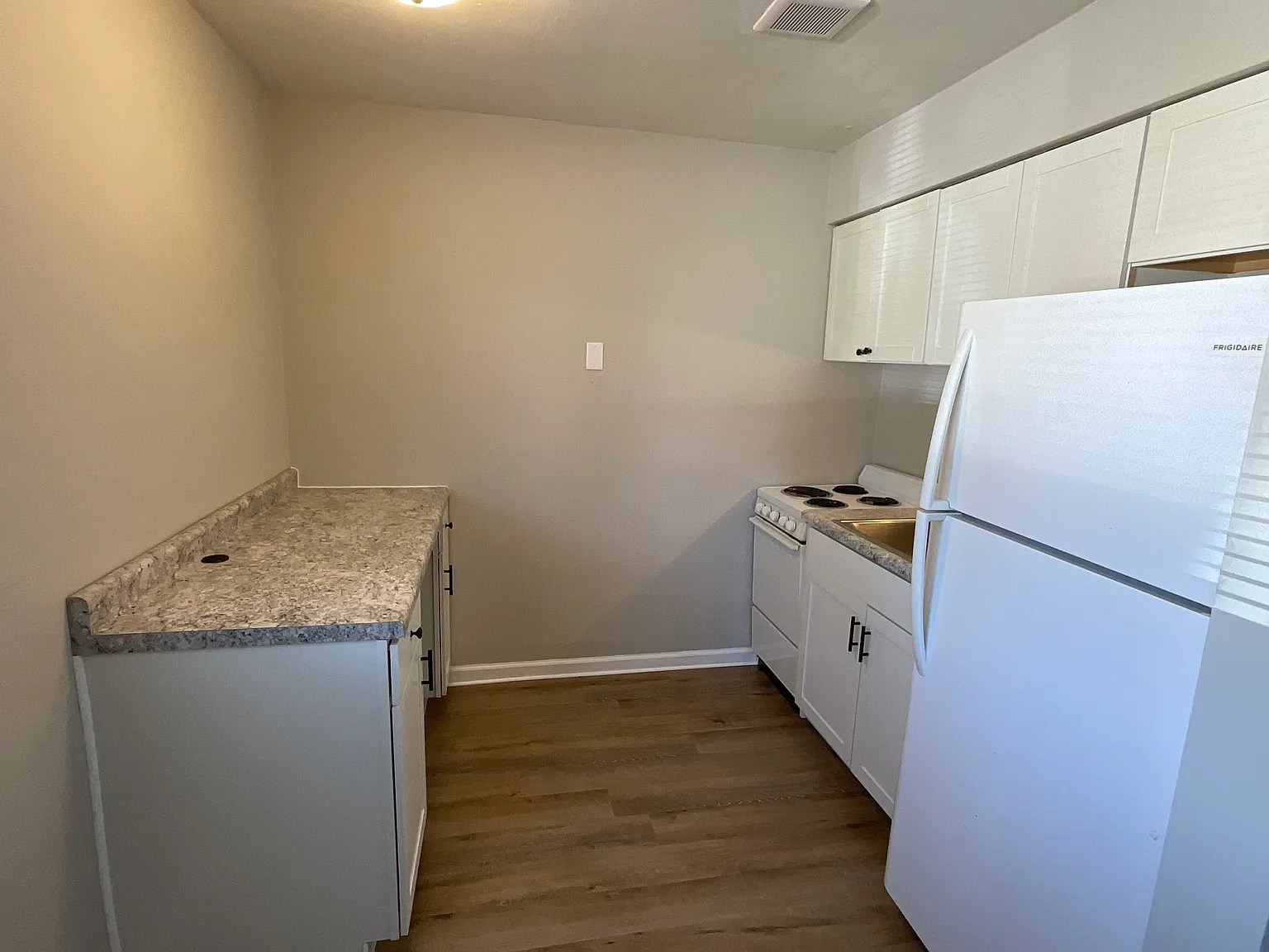 Studio, 450 sqft, $725 — Photo 3