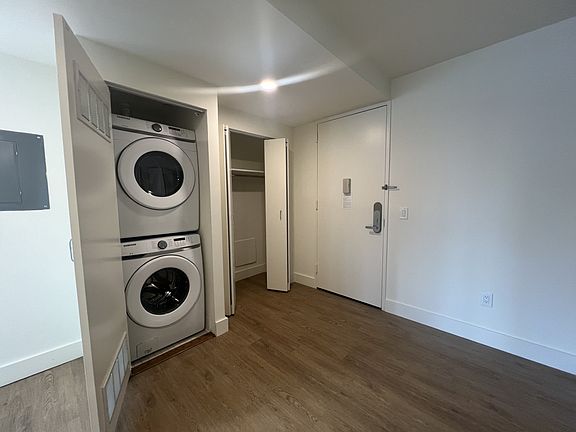 5th image of 510 W 52nd St APT 22K