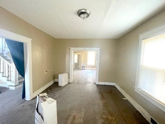 4th image of 945 Orville Ave