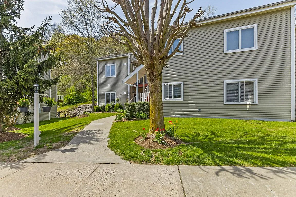 Bedford Lake Apartments — Photo 3