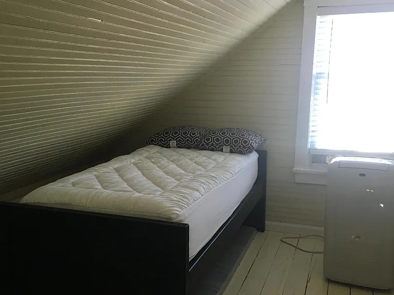 56 Heck Ave #1/2 — Photo 21