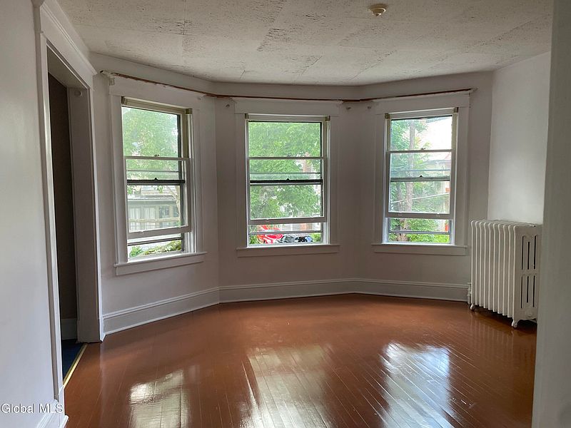 3rd image of 8 Delaware Terrace