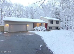 18770 148th Ave, Spring Lake, MI 49456