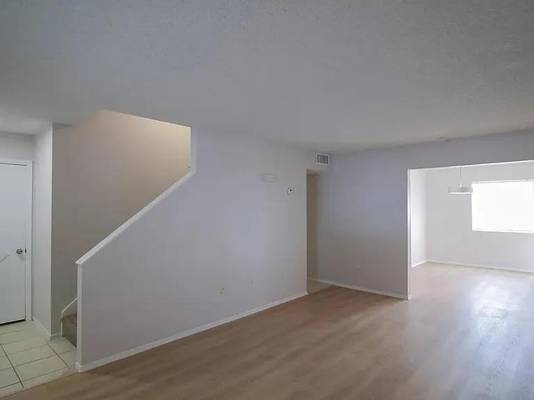 219 Debora Ct — Photo 2
