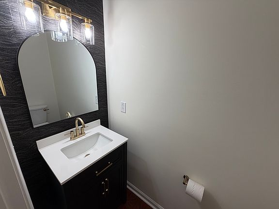 4th image of 306 Spring Heights Ln SE