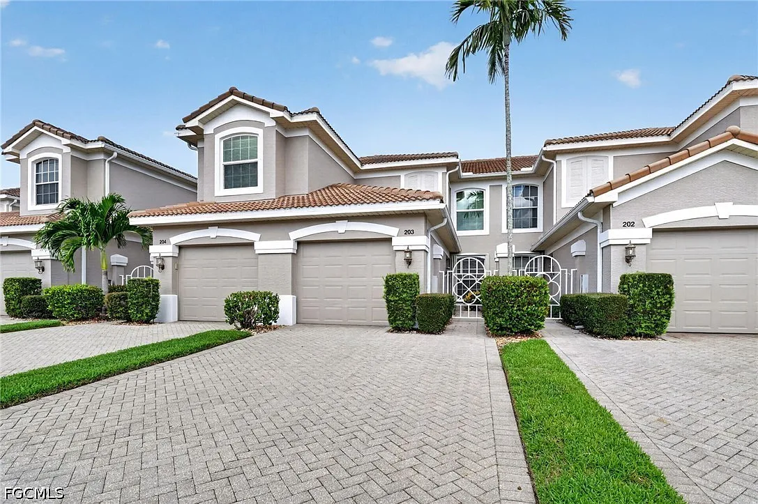 3 bed, 2.0 bath, 1456 sqft, $2,700 — Photo 1