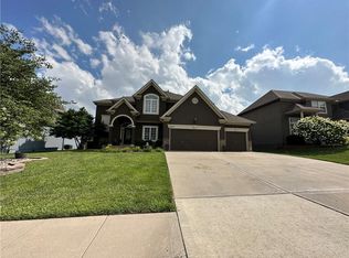 5609 NW 93rd St, Kansas City, MO 64154