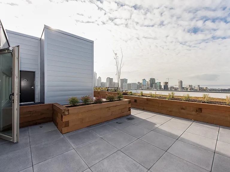 Zephyr Apartments — Photo 23
