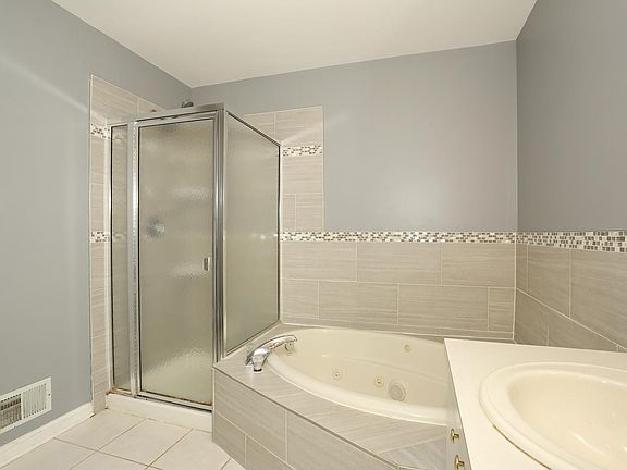 2nd image of 347 Wilshire Dr