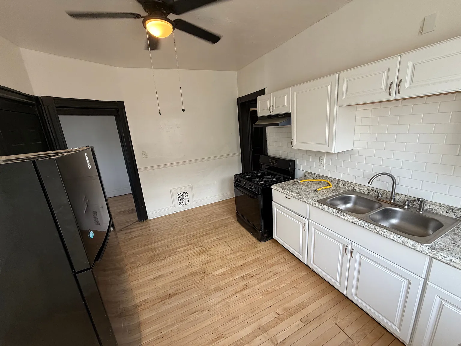 4 bed, 1.0 bath, 1122 sqft, $1,495 — Photo 4