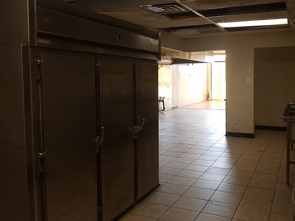 5th image of 5622 S Grand Blvd