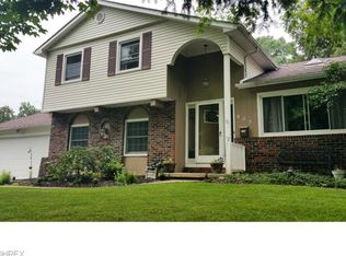 807 Valley Dr, Amherst, OH