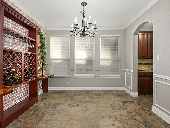 5th image of 108 Alder Woods