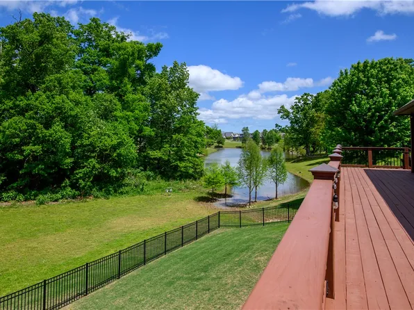 111 NE Lake Forest Ln, Bentonville, AR 72712