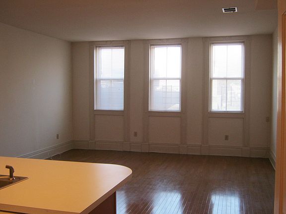3rd image of 641 N High St APT 8