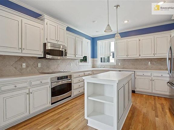 5th image of 10221 N Avalon Ave