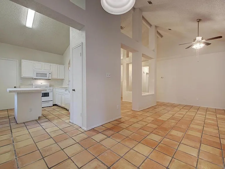 6305 Evangeline Trl — Photo 7