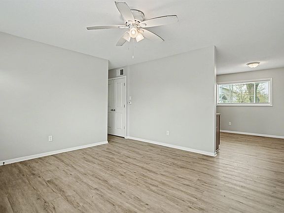 4th image of 318 Village Rd