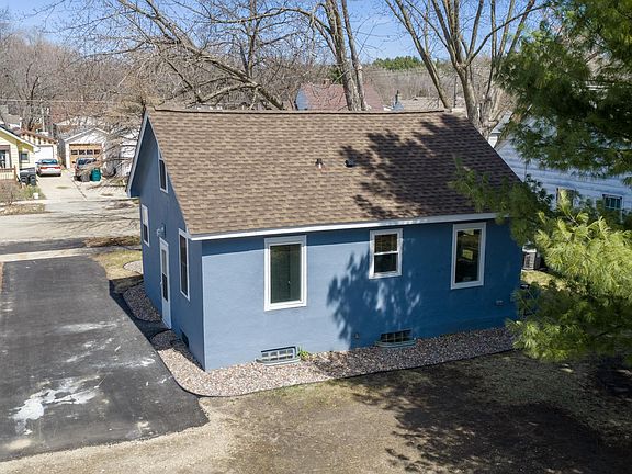 4th image of 1530 3rd St NE