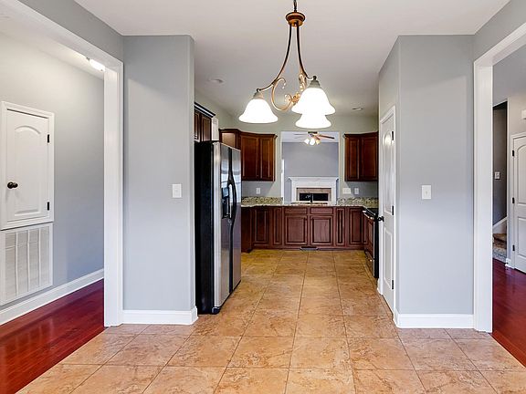 4th image of 991 Terraceside Cir