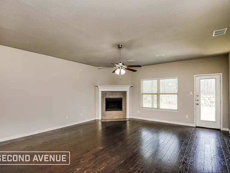 2109 Lorrie Ln — Photo 3