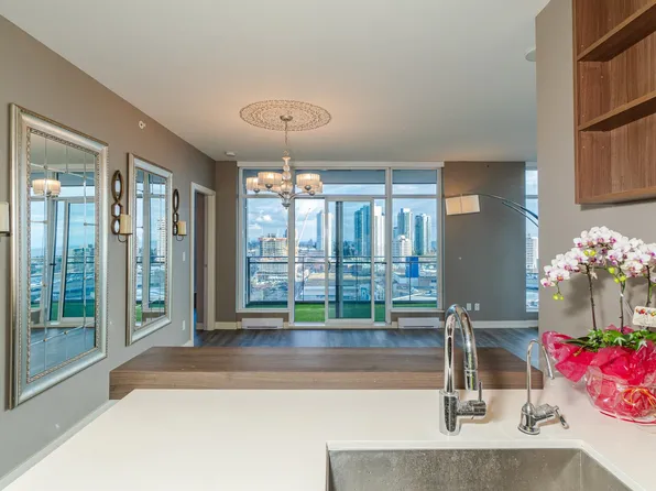 4688 Kingsway #1909, Burnaby, BC V5H 0E9