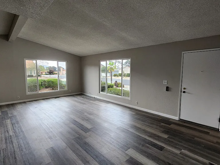 10776 Cherry Hills Dr — Photo 2